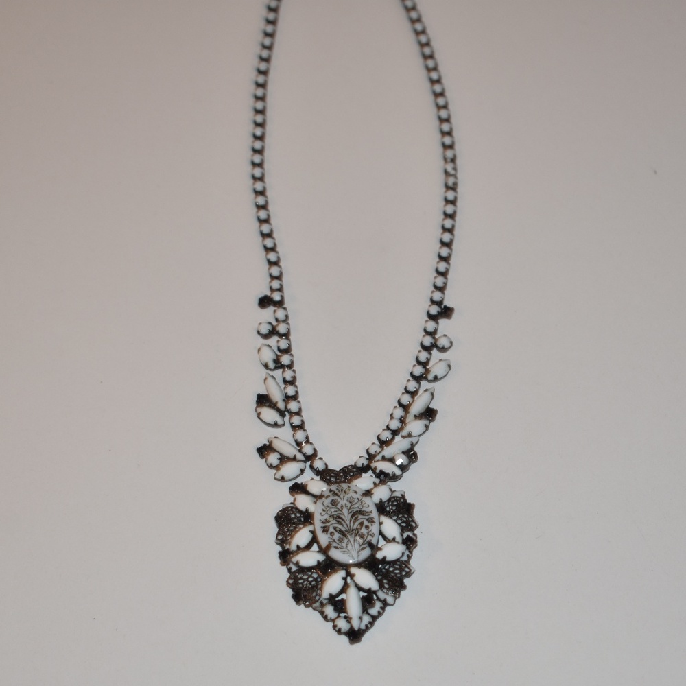 Beautiful Black and White Necklace With Stones